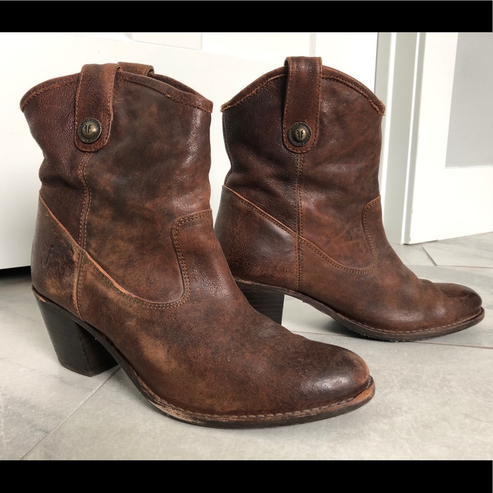 Frye Jackie Button Short - Cognac